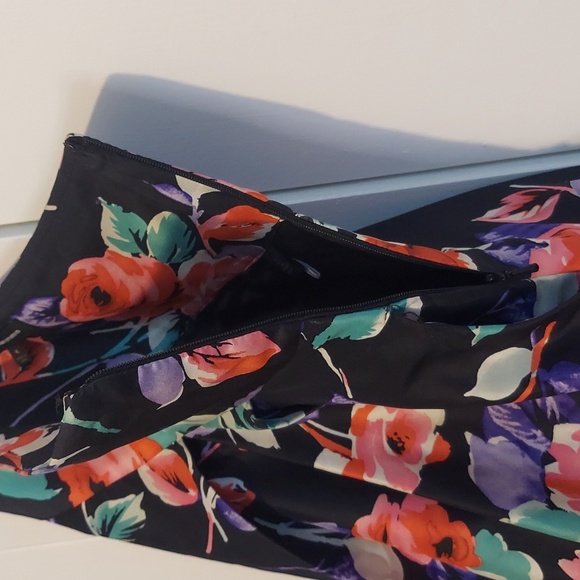 Express Design Studio Silk Floral A-Line Midi Skirt Sz 4 Black Red Purple Green - Picture 9 of 16